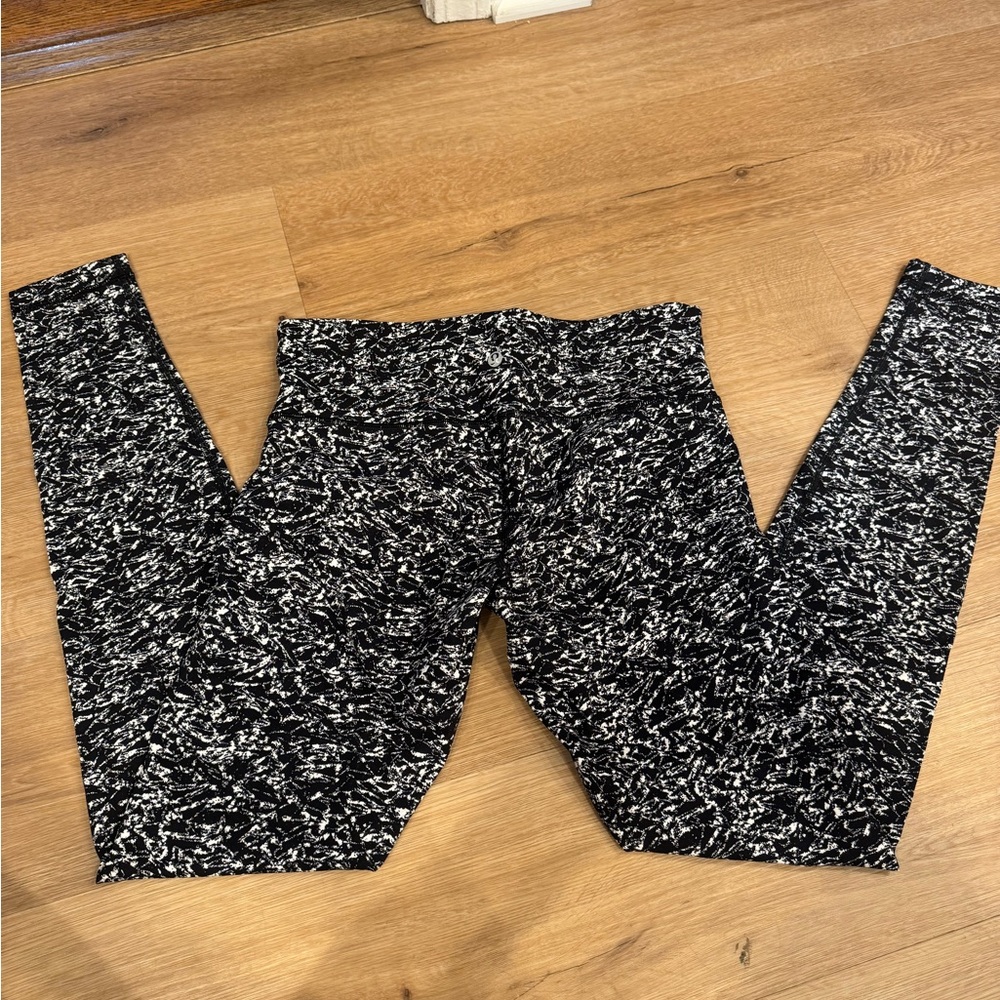 Lululemon Athletica Black and White Wunder Under Pants